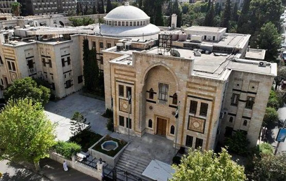 من الثورة إلى المؤسسات: كيف تُبنى الدولة في زمن الانتقال؟ من الثورة إلى المؤسسات: كيف تُبنى الدولة في زمن الانتقال؟